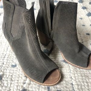 Tom’s open toe bootie